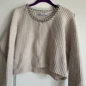 Chain link neckline knit sweater